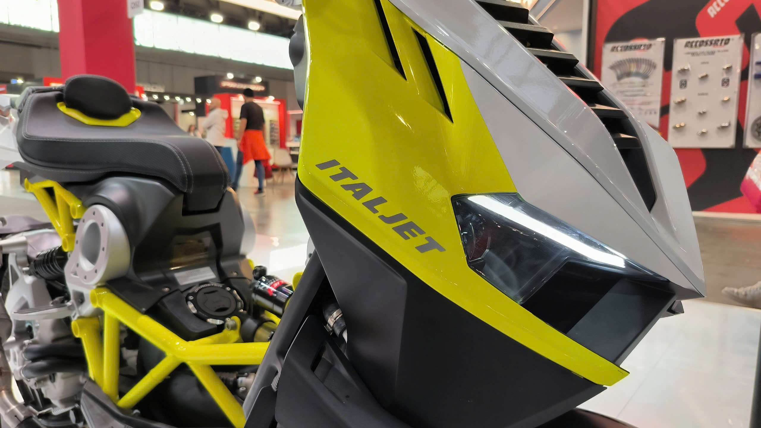 Italjet Dragster 300, Xe Tay Ga Thể Thao Thương Hiệu Từ Italy tại Hải Phòng