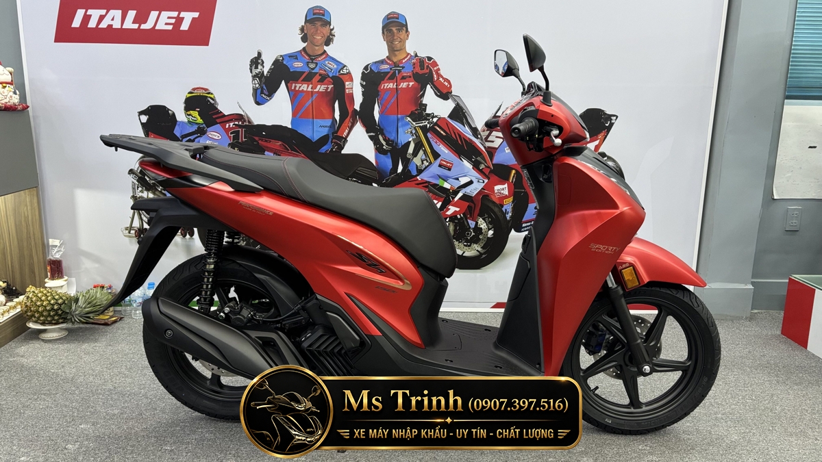 Dáng xe Honda SH150 Ý 2026 Sporty New Concept nhìn từ bên hông Tổng thể Honda SH150 Ý màu đỏ Sporty New Concept nhập Ý nhìn ngang