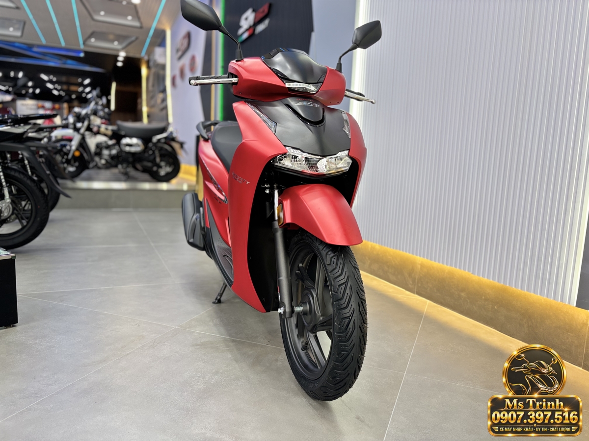 Đầu xe Honda SH150i đỏ nhập khẩu Ý với cụm đèn trước, mặt nạ và hai gương chiếu hậu