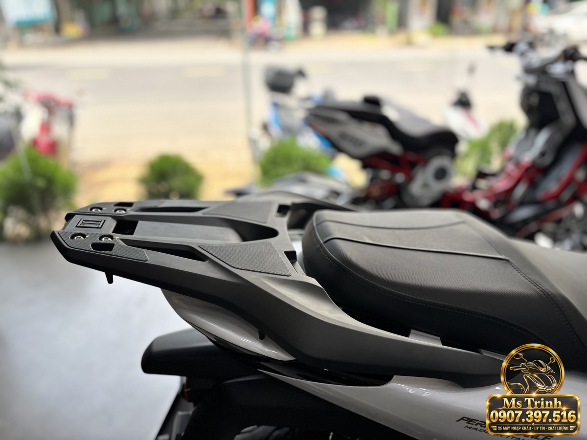SH150i Ý màu trắng đời 2027 trong bộ ảnh giới thiệu xe nhập khẩu nguyên chiếc