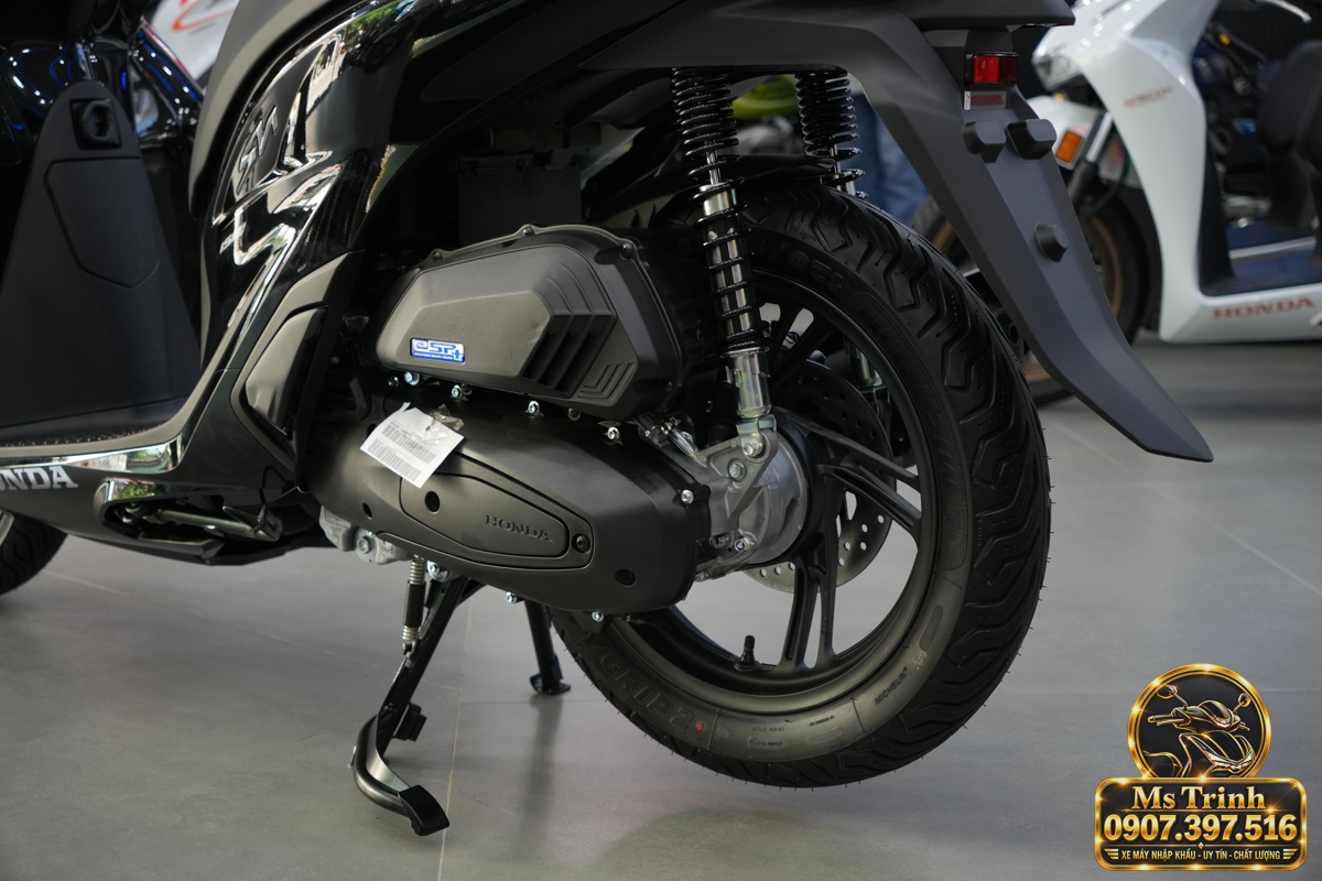 Khu vực động cơ Honda SH150i, với nền tảng eSP+ và hệ thống làm mát bằng dung dịch.